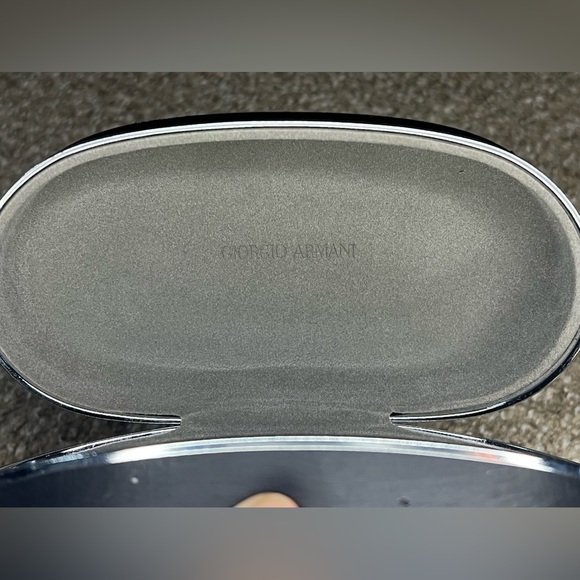 *Damaged* Giorgio Armani Solid Black Hard Sunglasses Case w/ Gray Cleaning Cloth - Picture 9 of 13